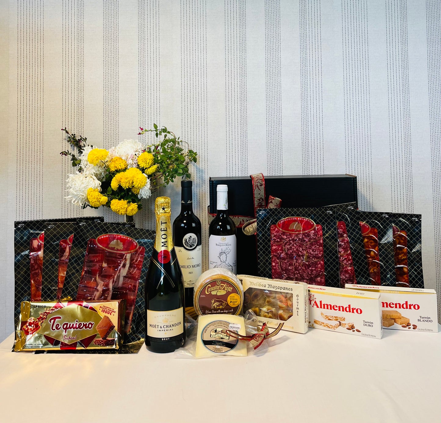 Cesta de navidad Nº6 Surtido de Ibéricos de Bellota , Vino, Champagne, Queso y más