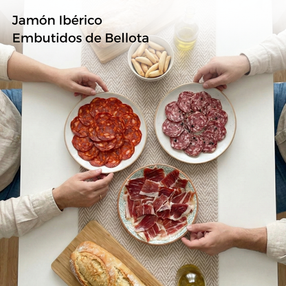 mesa con jamon iberico y embuidos de bellota