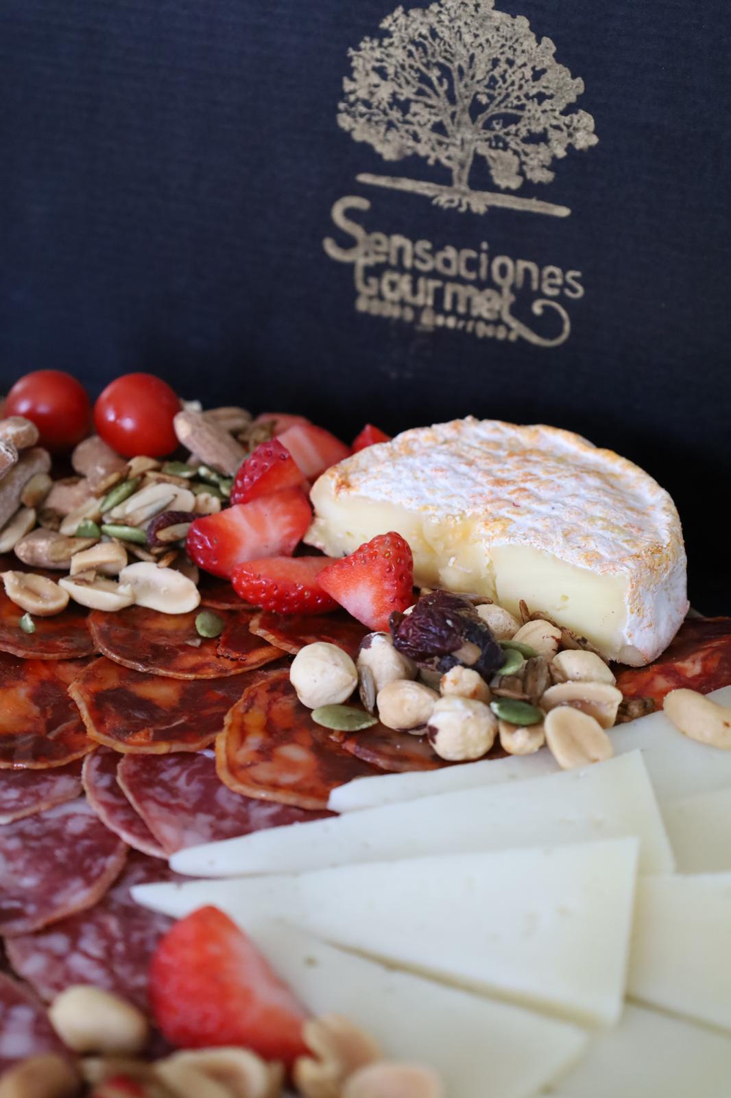 picoteo con queso chorizo salchichon y queso